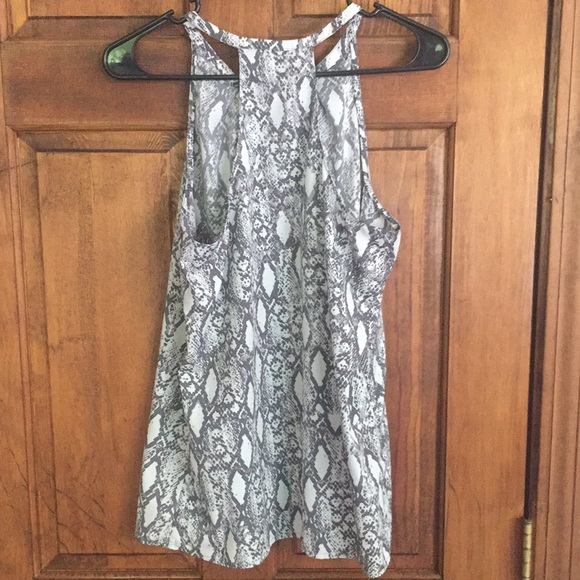 Super cute summer top from Banana Republic❤️❤️ - Picture 3 of 4